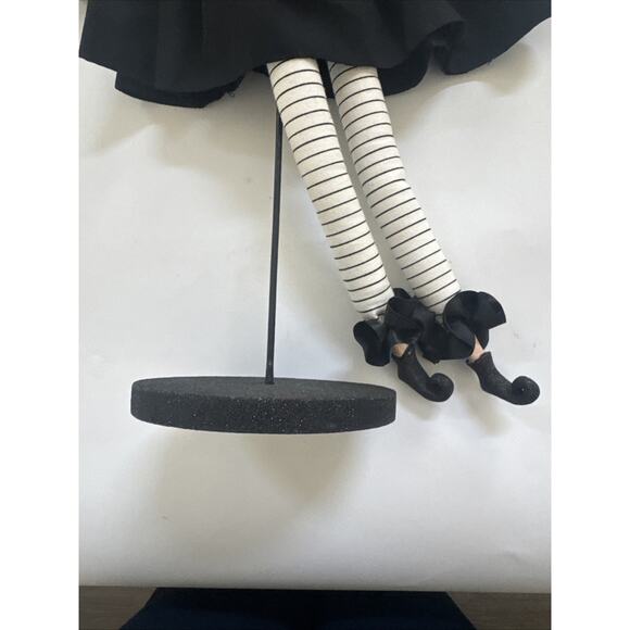 Halloween Cat dressed up as a witch Decoration Whimsical‎ on Stand - Picture 4 of 8